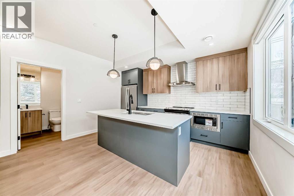 1729 31 Street Sw, Calgary, AB - Indoor Photo Showing Kitchen With Upgraded Kitchen