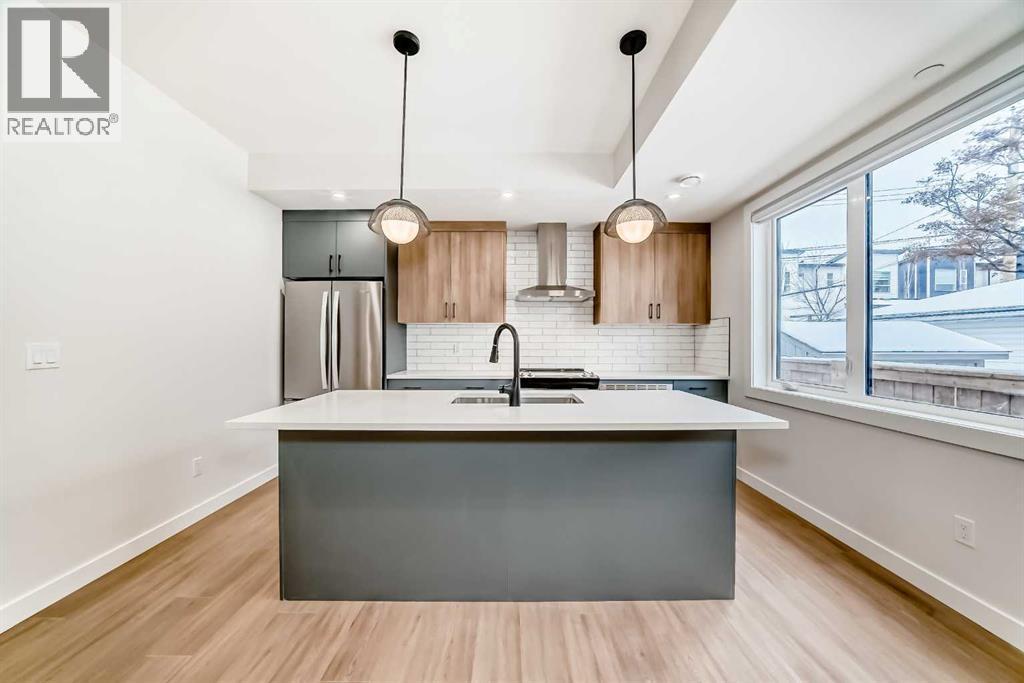 1729 31 Street Sw, Calgary, AB - Indoor Photo Showing Kitchen With Upgraded Kitchen