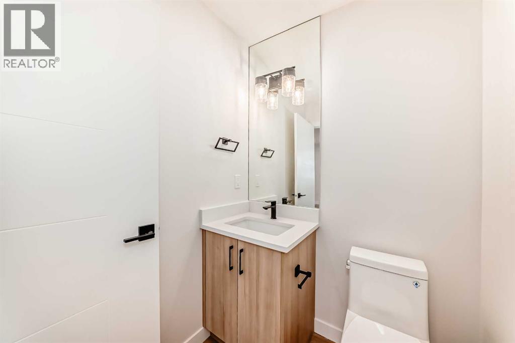 1729 31 Street Sw, Calgary, AB - Indoor Photo Showing Bathroom