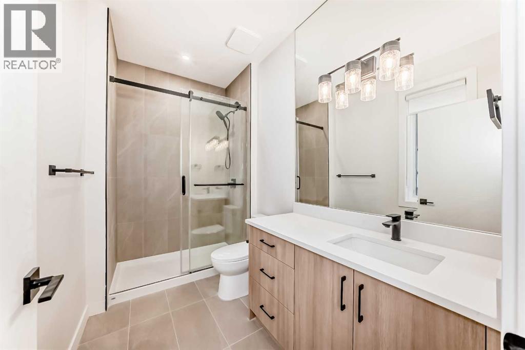 1729 31 Street Sw, Calgary, AB - Indoor Photo Showing Bathroom