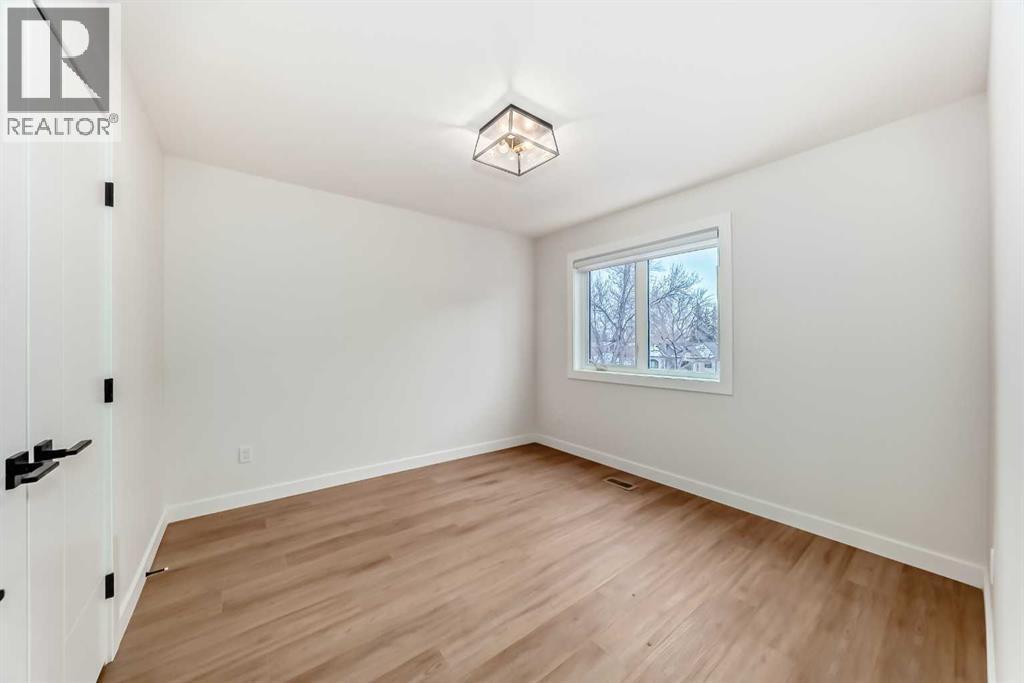 1729 31 Street Sw, Calgary, AB - Indoor Photo Showing Other Room
