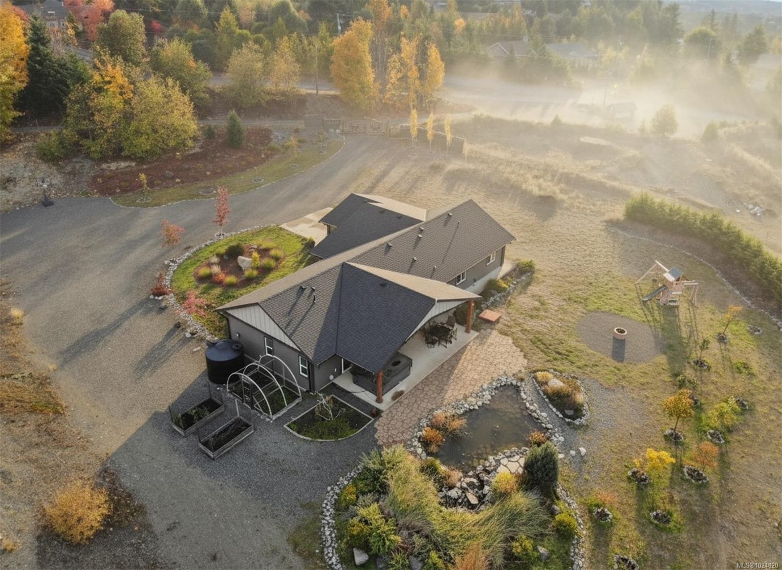 1700 Warn Way, Qualicum Beach, BC