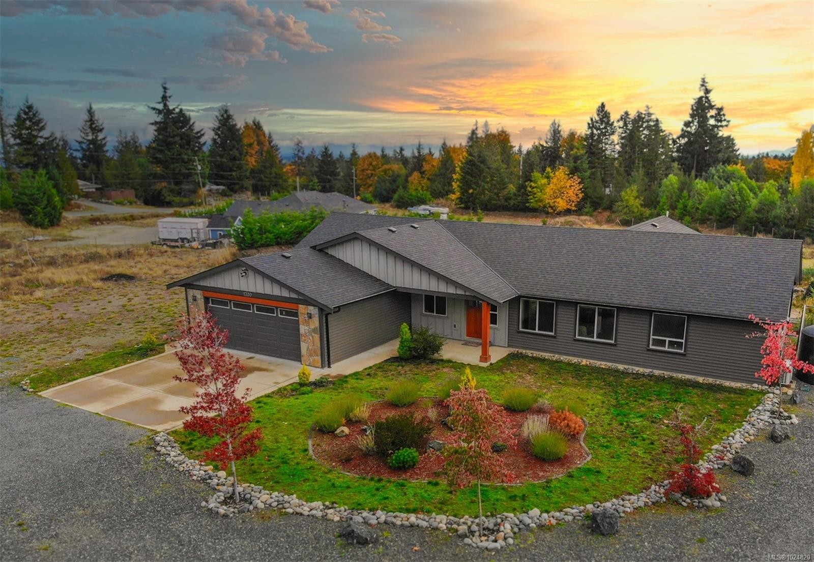 1700 Warn Way, Qualicum Beach, BC