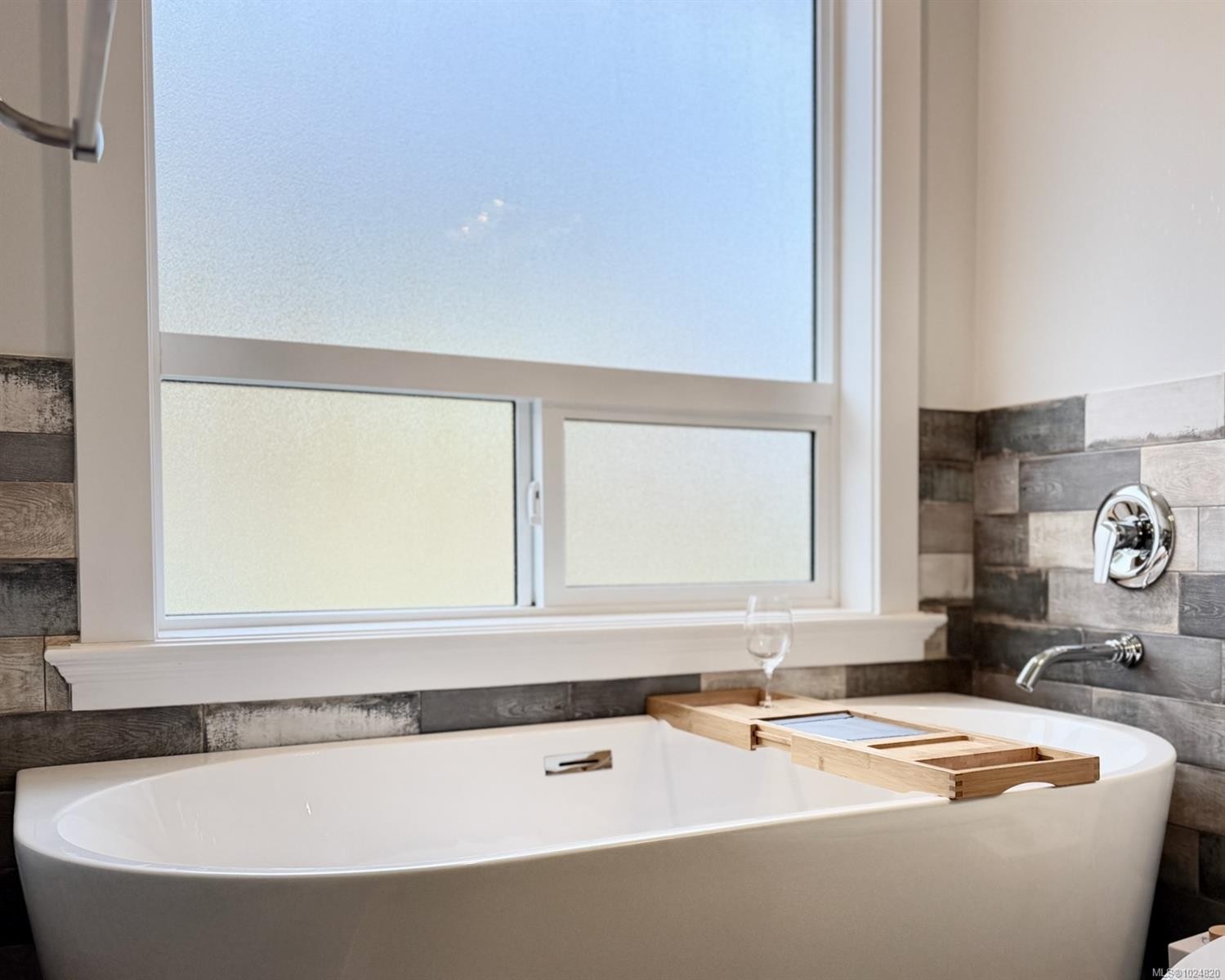 1700 Warn Way, Qualicum Beach, BC