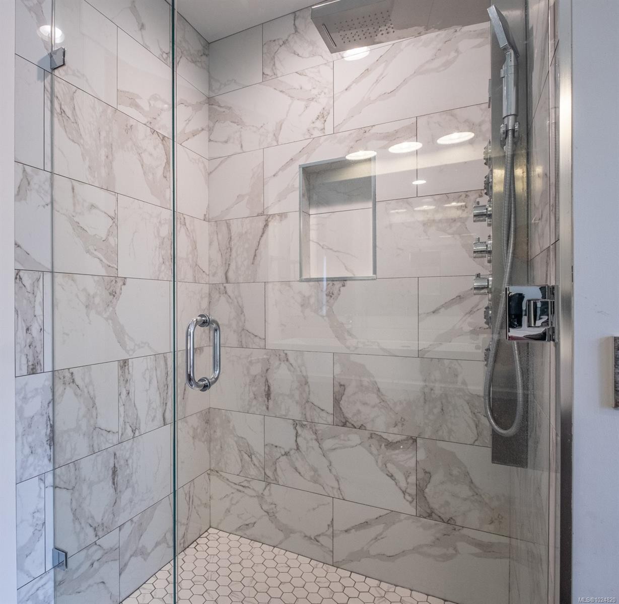 1700 Warn Way, Qualicum Beach, BC