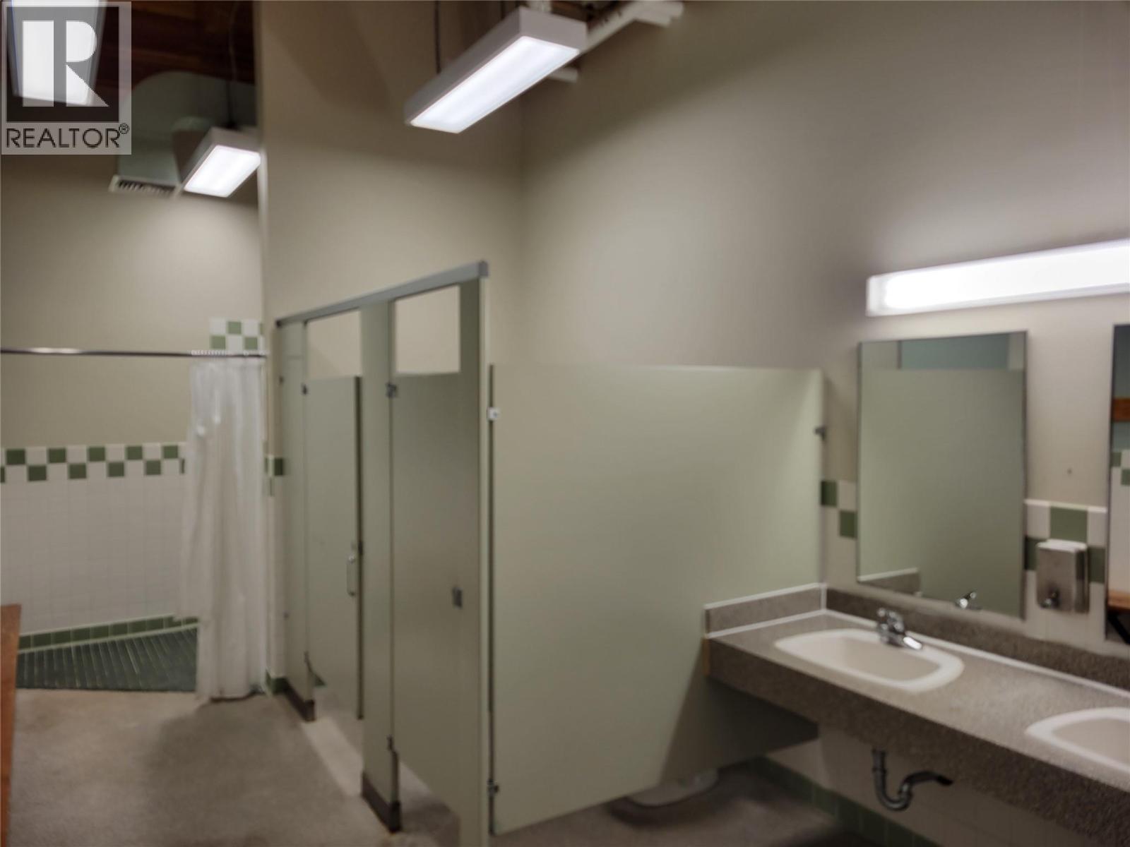 Change rooms - 4354 Highway 3 Unit# 79, Keremeos, BC
