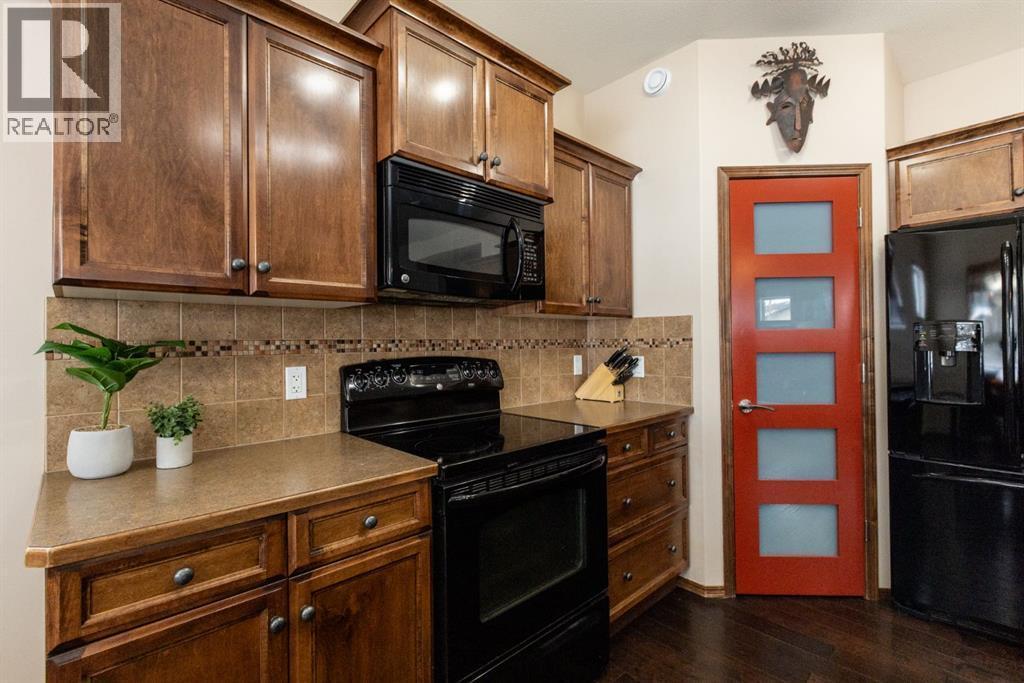 4828 55 Boulevard Close, Innisfail, AB - Indoor Photo Showing Kitchen