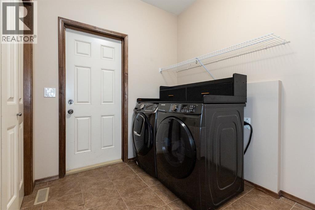 4828 55 Boulevard Close, Innisfail, AB - Indoor Photo Showing Laundry Room