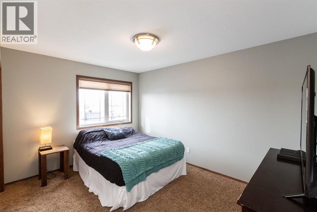 4828 55 Boulevard Close, Innisfail, AB - Indoor Photo Showing Bedroom