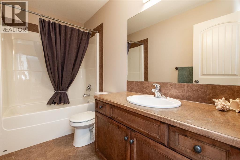 4828 55 Boulevard Close, Innisfail, AB - Indoor Photo Showing Bathroom
