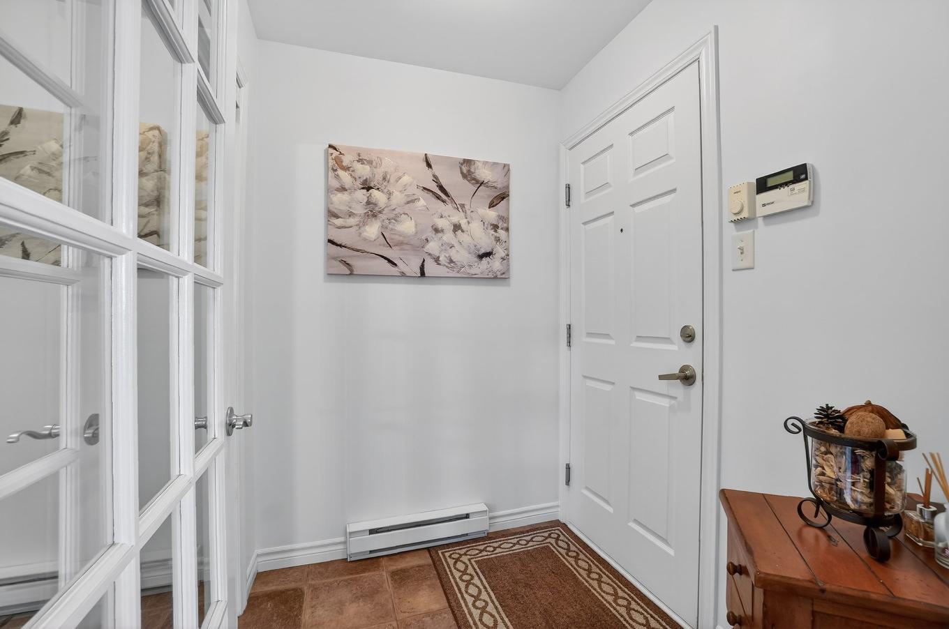 Hall d'entrée/Vestibule - 301-219 Boul. Ste-Rose E., Laval (Auteuil), QC - Indoor Photo Showing Other Room