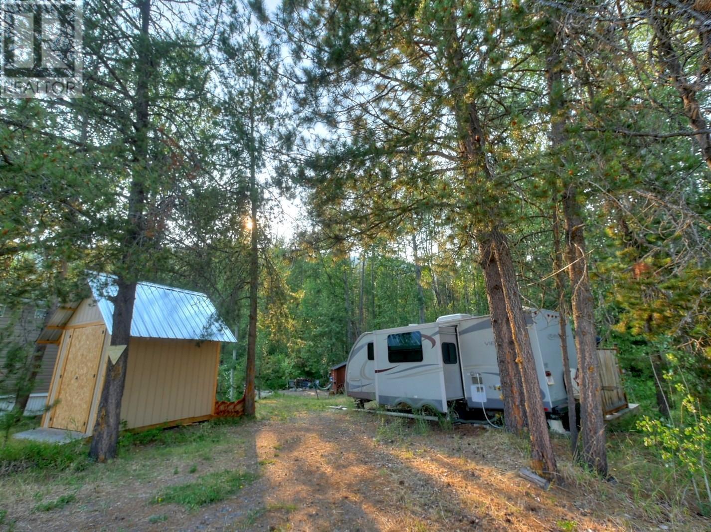 8202 Livesly Road Unit# 2, Yahk, BC
