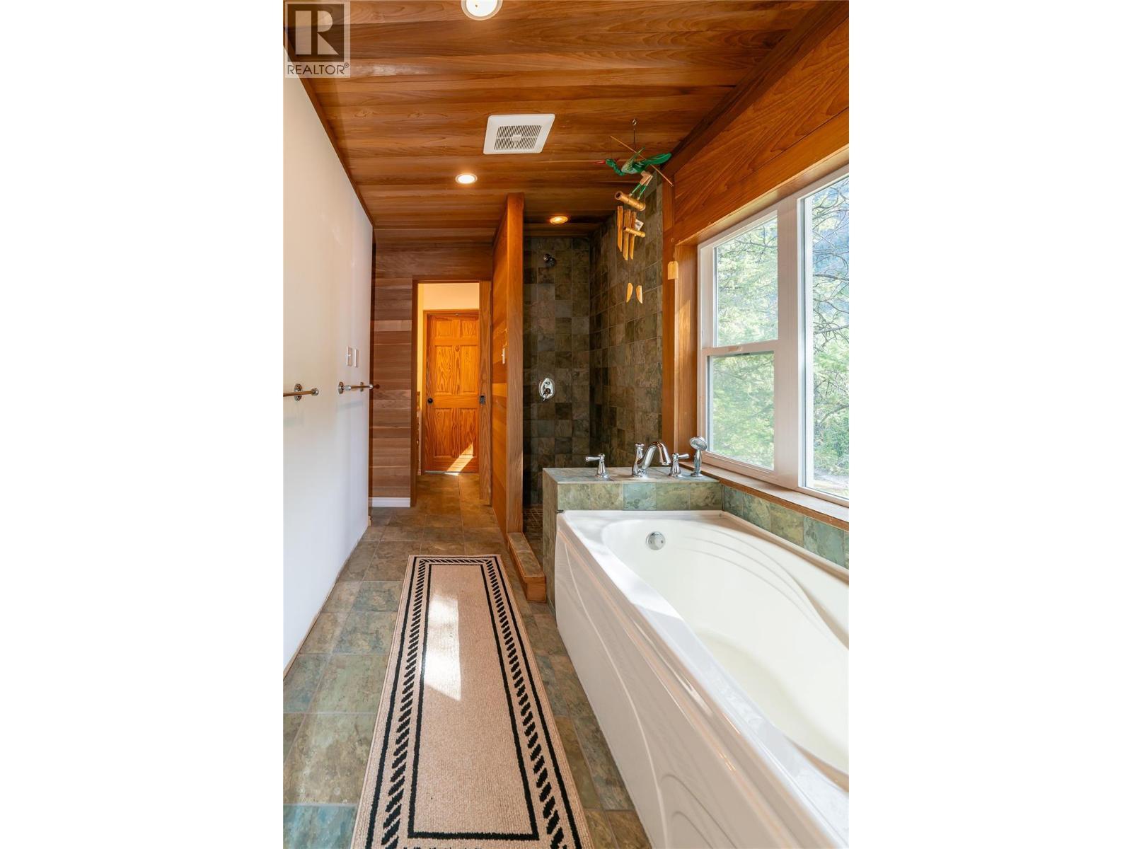 6257 Highway 3, Hedley, BC - Indoor Photo Showing Bathroom