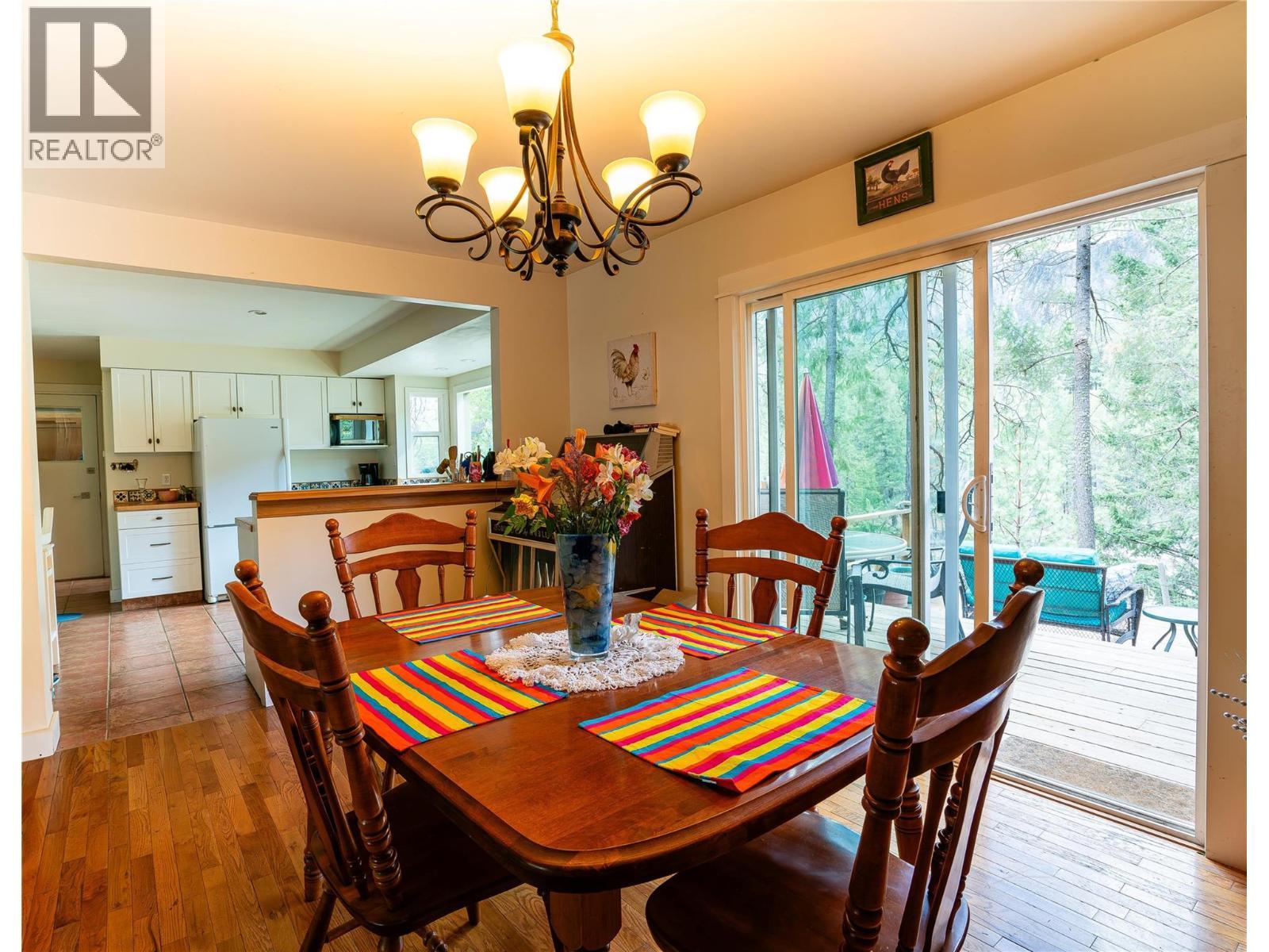 6257 Highway 3, Hedley, BC - Indoor Photo Showing Dining Room