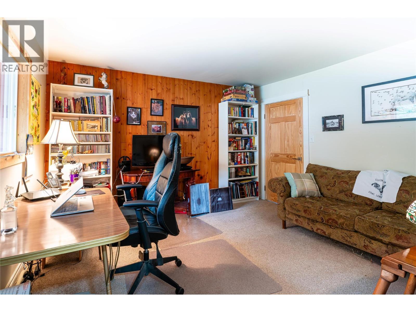 6257 Highway 3, Hedley, BC - Indoor Photo Showing Other Room
