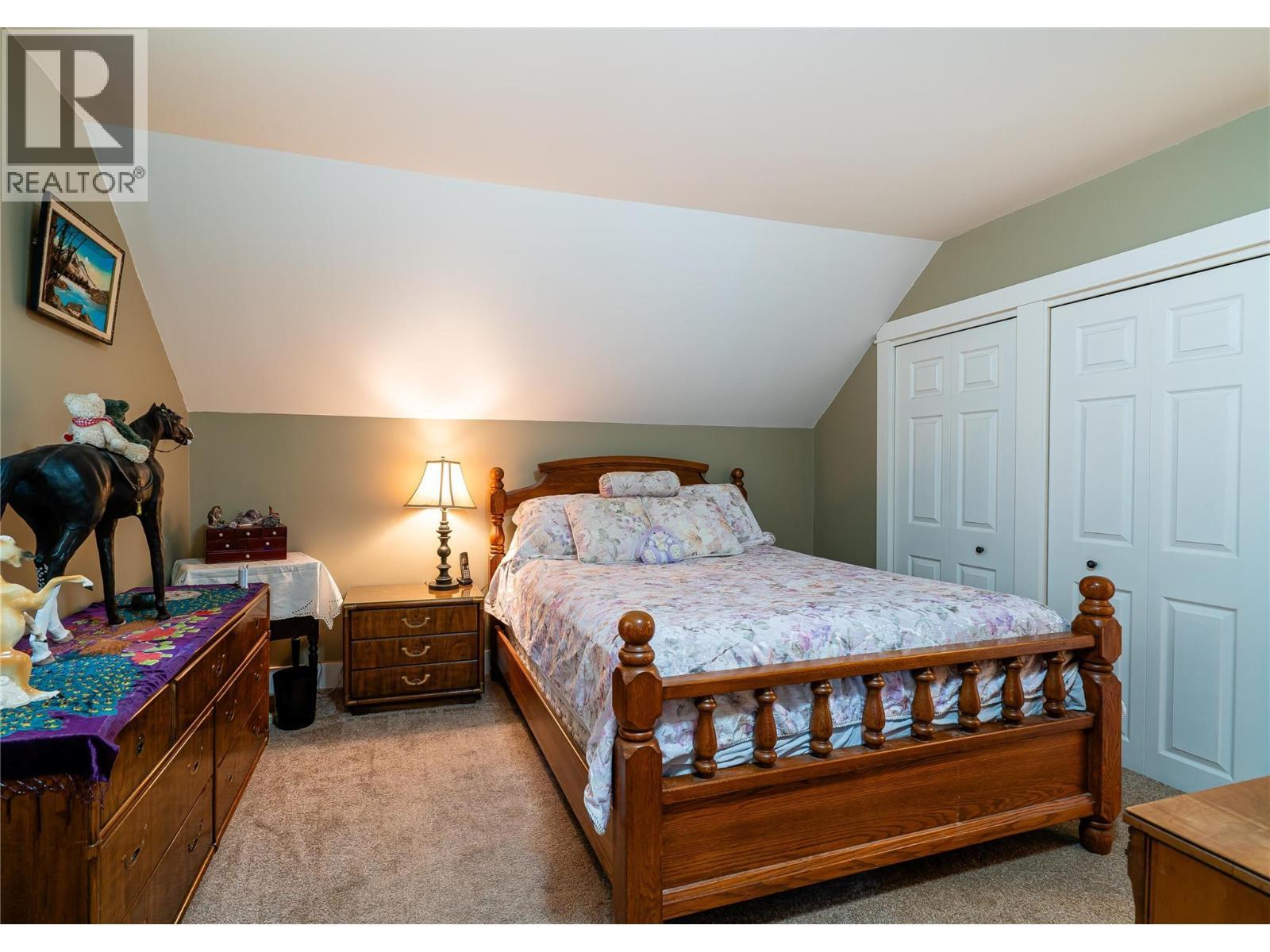6257 Highway 3, Hedley, BC - Indoor Photo Showing Bedroom