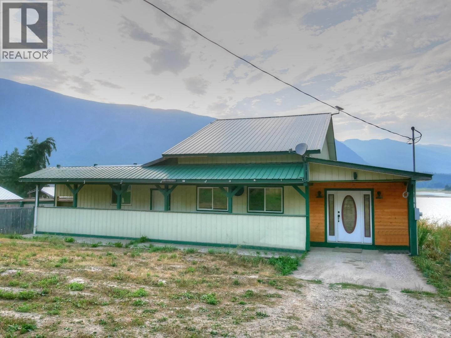 4008 Arrow Park Frontage Road, Arrow Park, BC - Outdoor With Deck Patio Veranda