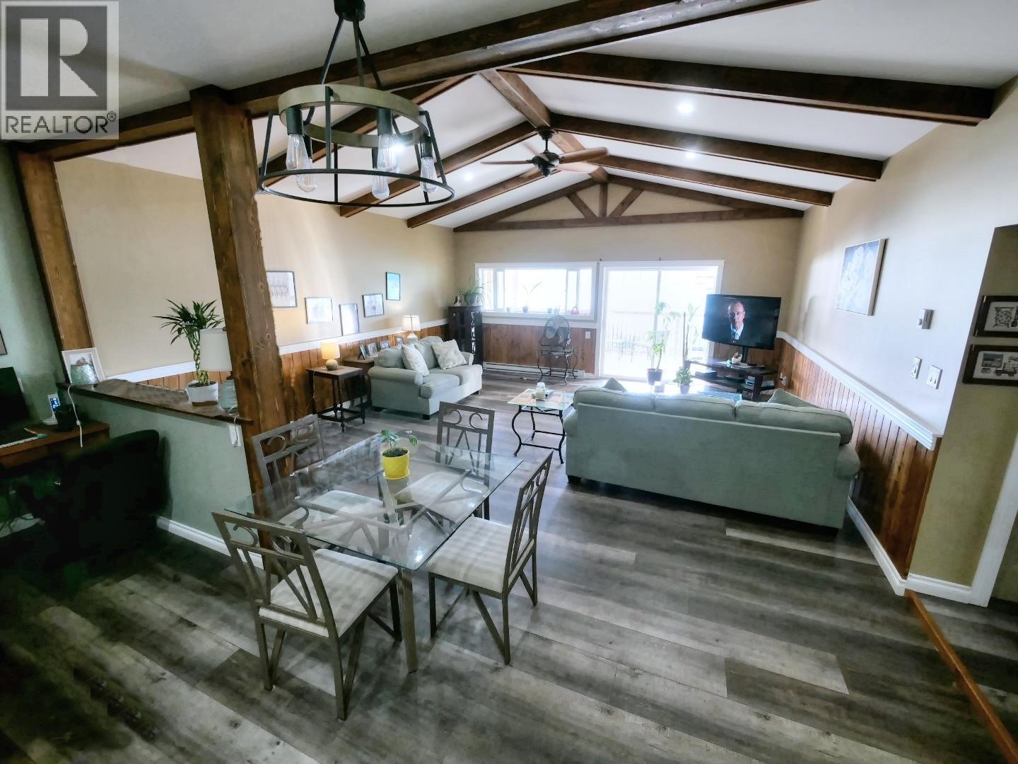 4008 Arrow Park Frontage Road, Arrow Park, BC - Indoor