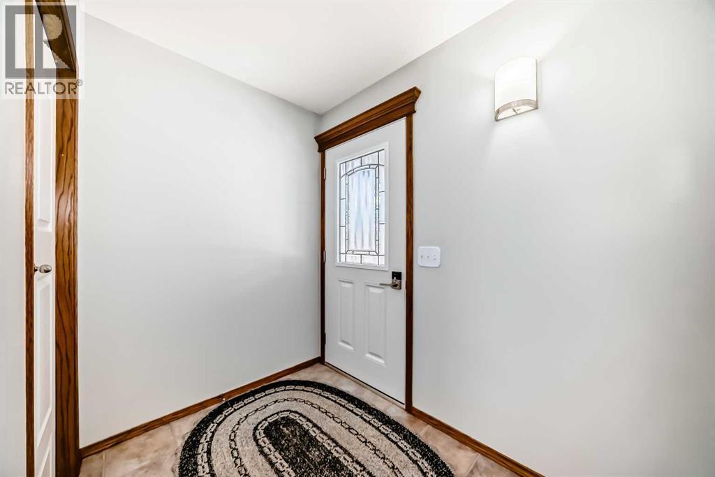 Spacious main entrance - 21 Hillview Road, Strathmore, AB - Indoor Photo Showing Other Room