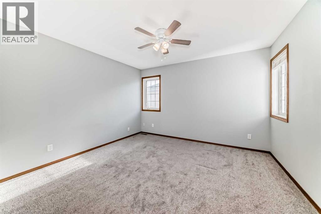 Primary bedroom - 21 Hillview Road, Strathmore, AB - Indoor Photo Showing Other Room