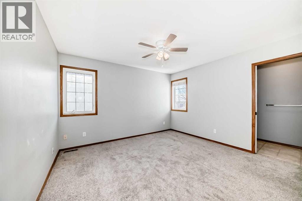 Primary bedroom - 21 Hillview Road, Strathmore, AB - Indoor Photo Showing Other Room