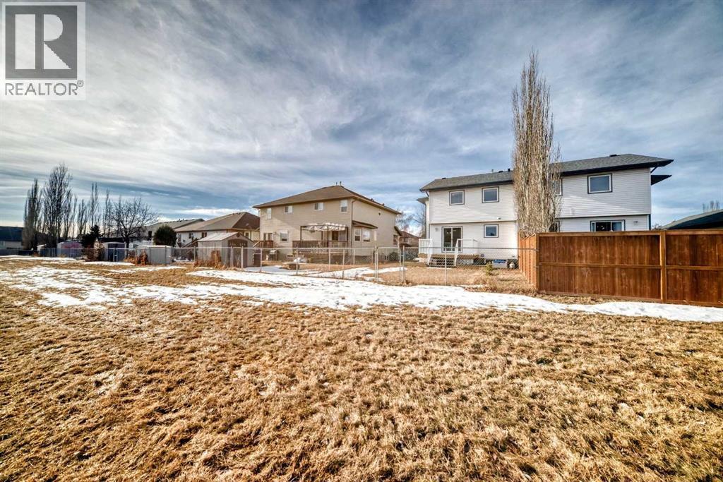 21 Hillview Road, Strathmore, AB - Outdoor