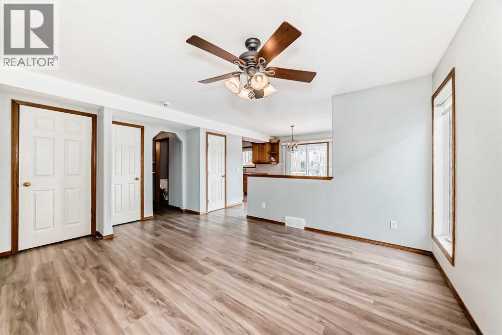 Living room has lots of space for big furniture - 21 Hillview Road, Strathmore, AB - Indoor Photo Showing Other Room