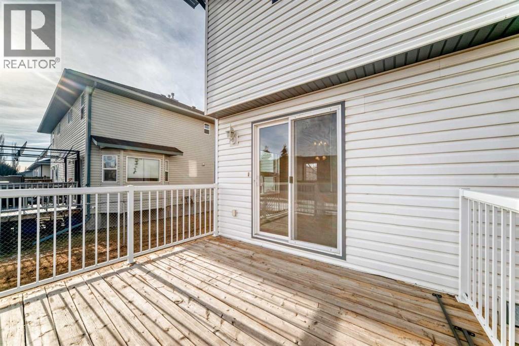 Nice back deck - 21 Hillview Road, Strathmore, AB - Outdoor With Deck Patio Veranda With Exterior