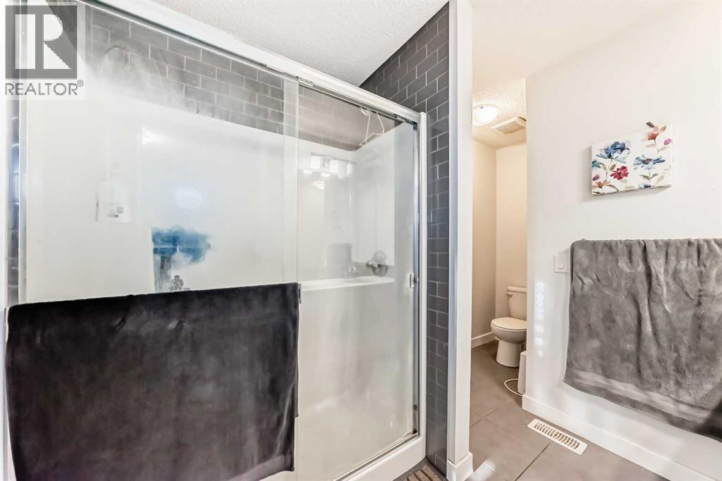 366 Auburn Bay Avenue Se, Calgary, AB - Indoor Photo Showing Bathroom