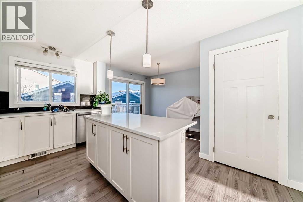 366 Auburn Bay Avenue Se, Calgary, AB - Indoor Photo Showing Kitchen