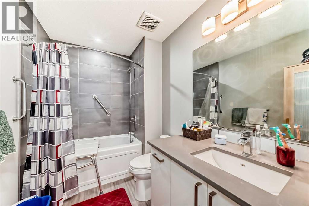 366 Auburn Bay Avenue Se, Calgary, AB - Indoor Photo Showing Bathroom