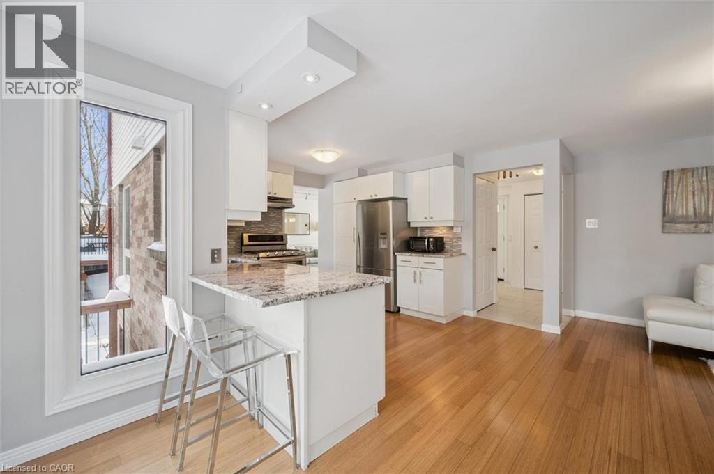 33 Manitoulin Crescent, Kitchener, ON - Indoor Photo Showing Kitchen With Upgraded Kitchen