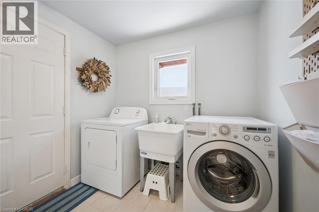 33 Manitoulin Crescent, Kitchener, ON - Indoor Photo Showing Laundry Room
