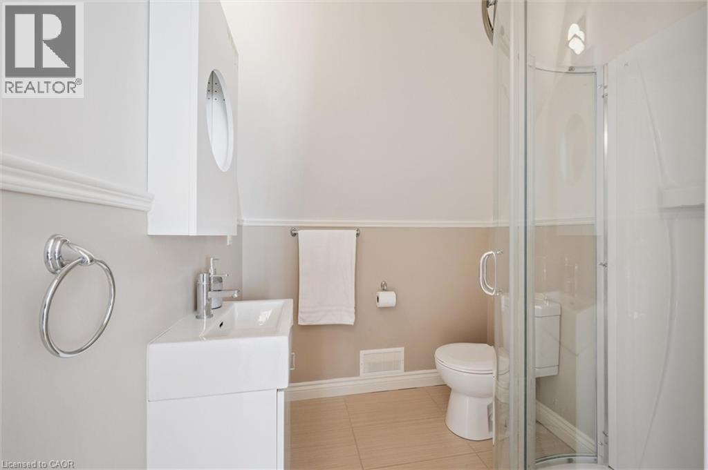 33 Manitoulin Crescent, Kitchener, ON - Indoor Photo Showing Bathroom