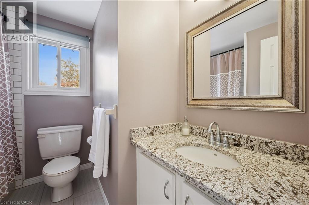 33 Manitoulin Crescent, Kitchener, ON - Indoor Photo Showing Bathroom