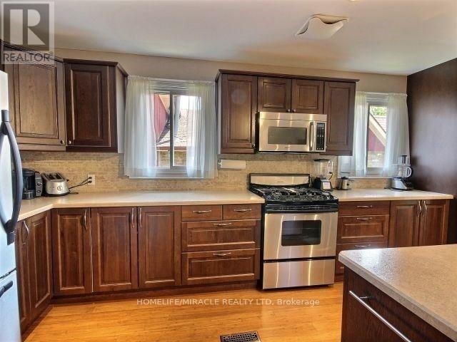2500 Cobbinshaw Circle, Mississauga, ON - Indoor Photo Showing Kitchen