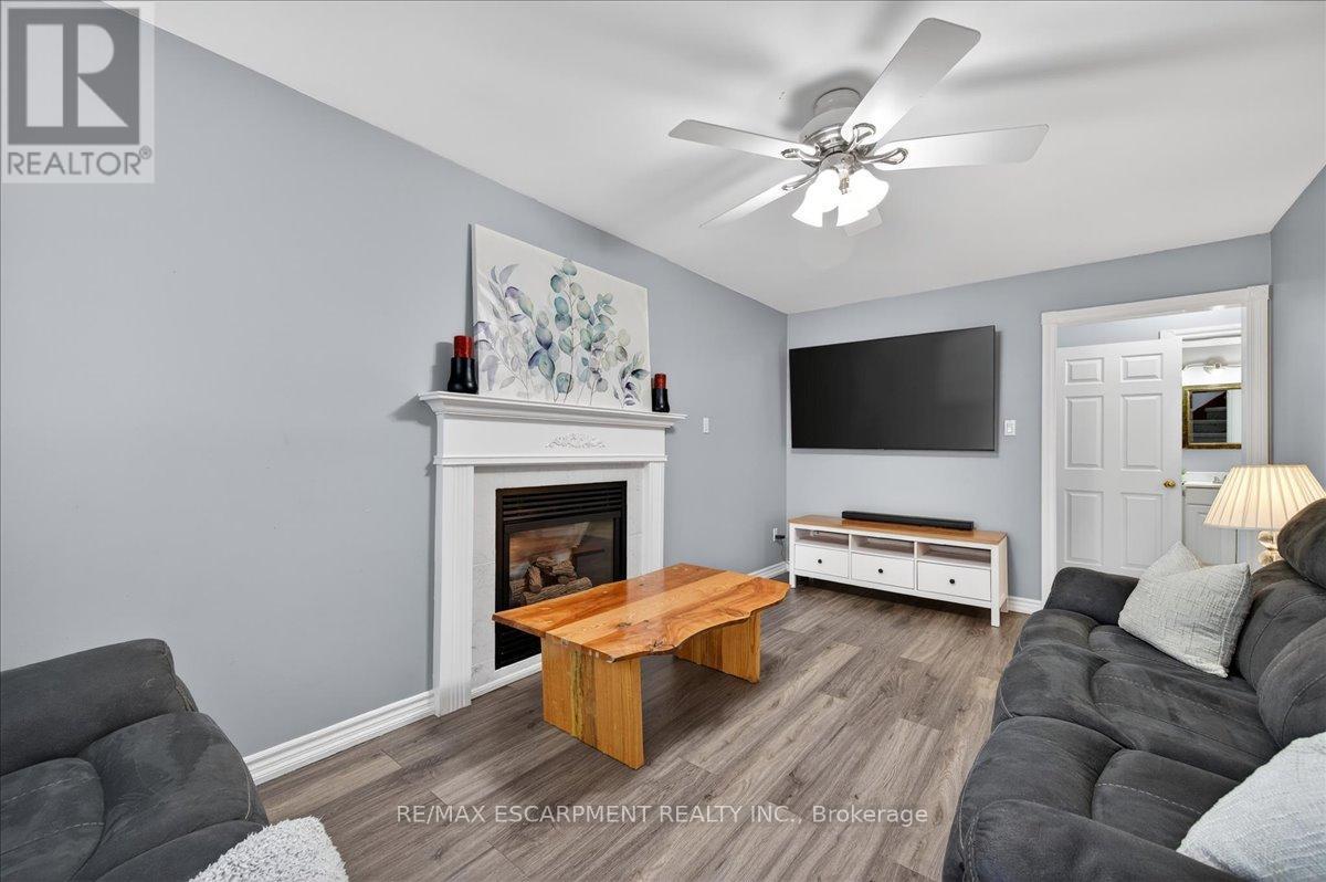 71 Royaledge Way, Hamilton, ON - Indoor Photo Showing Living Room With Fireplace