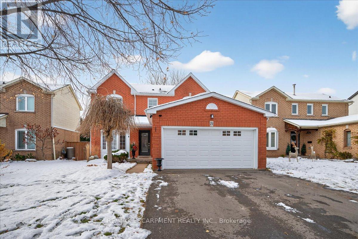 71 Royaledge Way, Hamilton, ON - Outdoor With Facade
