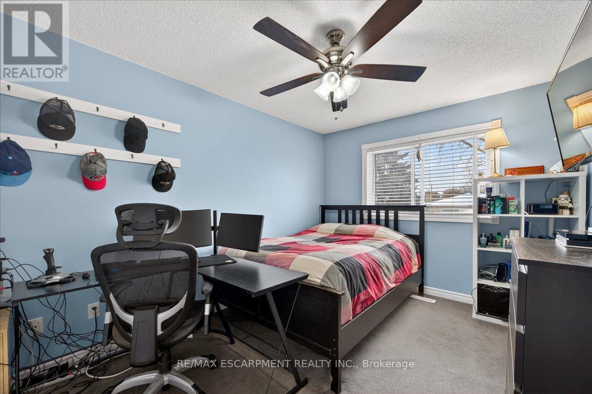 71 Royaledge Way, Hamilton, ON - Indoor Photo Showing Bedroom