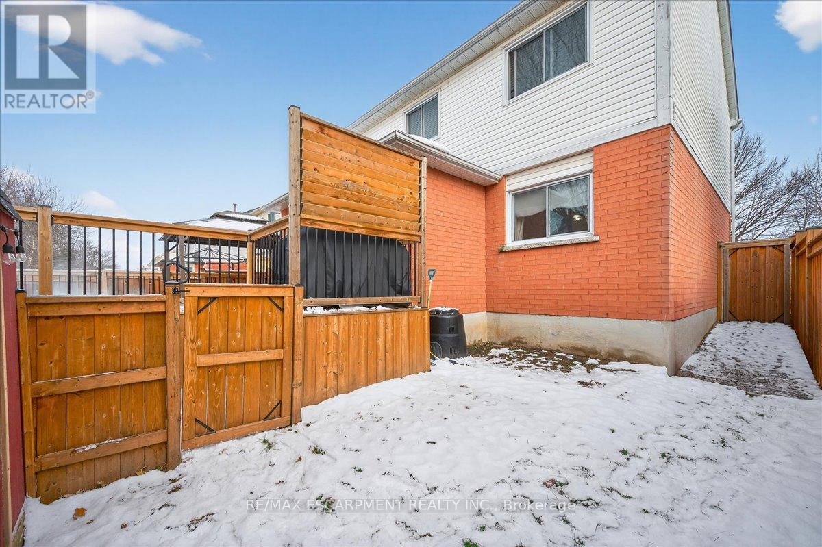 71 Royaledge Way, Hamilton, ON - Outdoor With Exterior