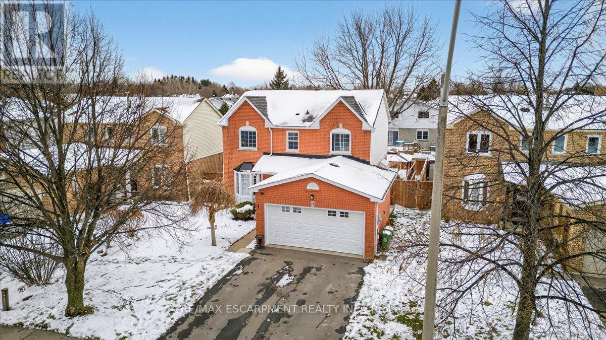 71 Royaledge Way, Hamilton, ON - Outdoor With Facade