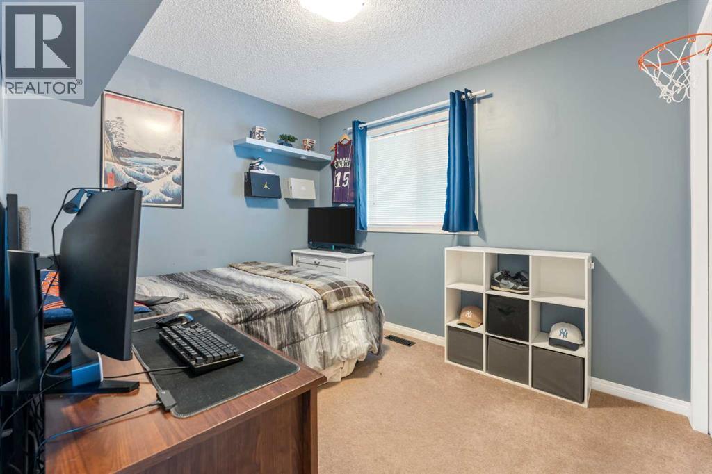 133 Auburn Bay View Se, Calgary, AB - Indoor Photo Showing Bedroom