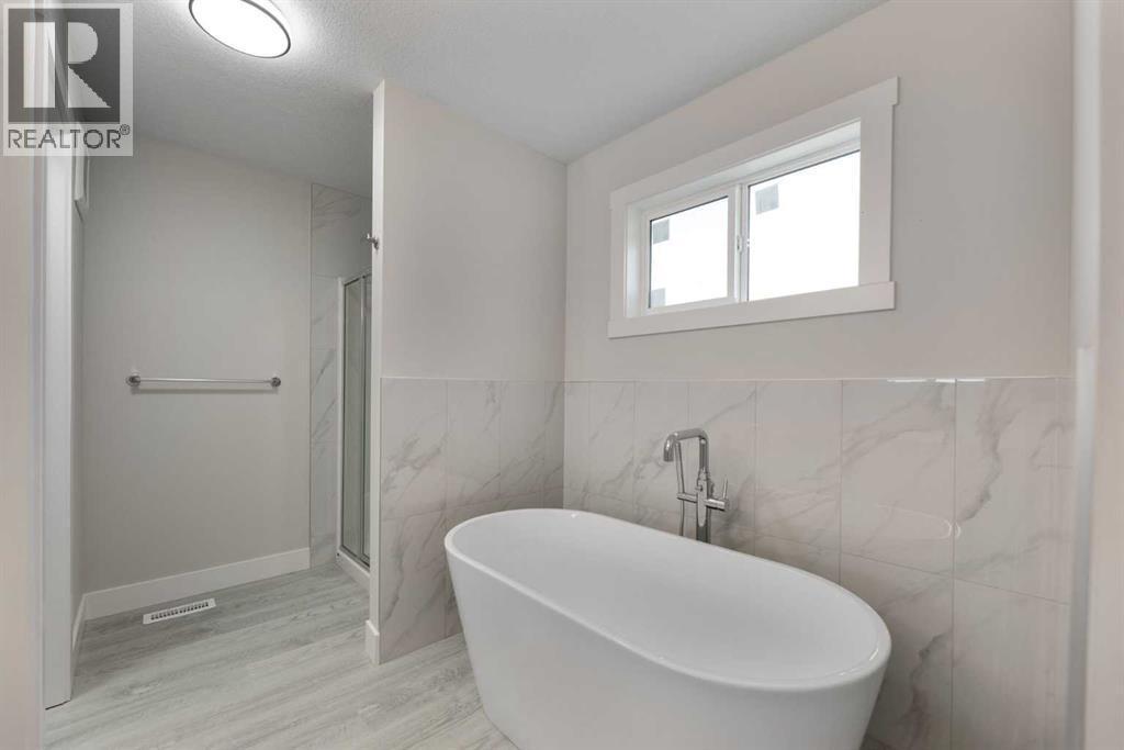 542 Ranch Green, Strathmore, AB - Indoor Photo Showing Bathroom