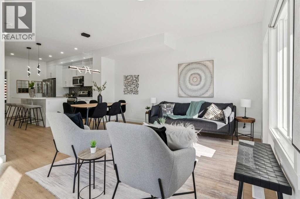 205, 95 Saddlecrest Circle Ne, Calgary, AB - Indoor Photo Showing Living Room