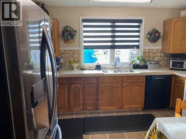 Kitchen with south facing window - 6311 Pineridge Road Ne, Calgary, AB - Indoor Photo Showing Kitchen With Double Sink