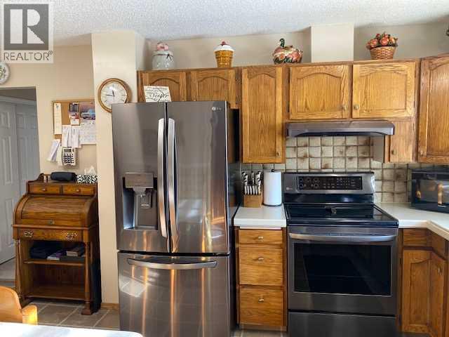 Kitchen - 6311 Pineridge Road Ne, Calgary, AB - Indoor Photo Showing Kitchen