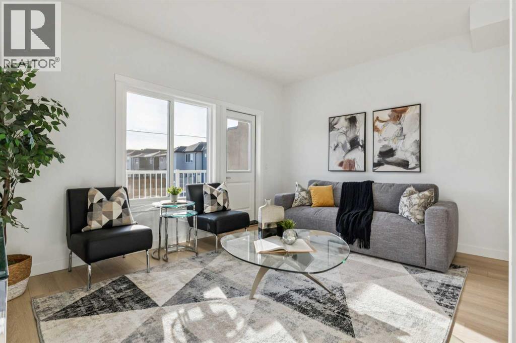 204, 95 Saddlecrest Circle Ne, Calgary, AB - Indoor Photo Showing Living Room