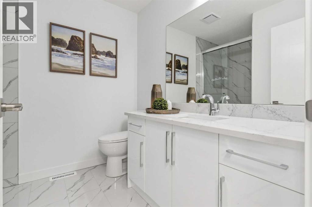 204, 95 Saddlecrest Circle Ne, Calgary, AB - Indoor Photo Showing Bathroom