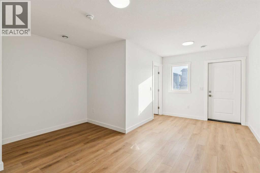 204, 95 Saddlecrest Circle Ne, Calgary, AB - Indoor Photo Showing Other Room