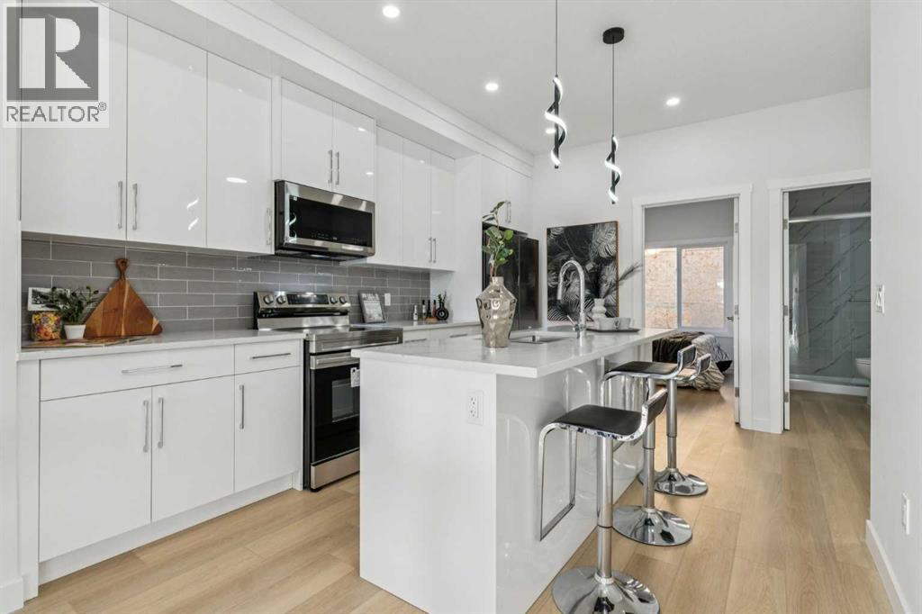 204, 95 Saddlecrest Circle Ne, Calgary, AB - Indoor Photo Showing Kitchen With Upgraded Kitchen